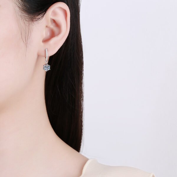 O1CN01jcOOgK2Br892wppJu_!!2212409298391-0-cib Sgarit Fashion Jewelry S925 Sterling Silver Six Claw Round Brilliant Cut D Moissanite Earrings