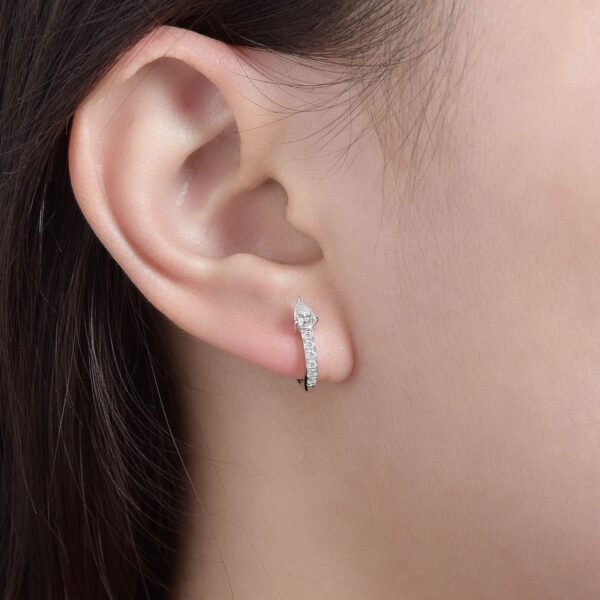 O1CN01lJU0nR1g2WVELkerH_!!3896764084-0-cib Sgarit Fashion Jewelry S925 Sterling Silver 3×5Mm Pear Cut Moissanite Star Earrings Classic Jewellery