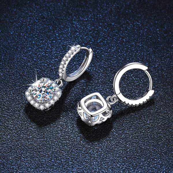 O1CN01urKmPH2Br8Ahn0a6i_!!2212409298391-0-cib Sgarit Fashion Jewelry S925 Sterling Silver Gold Plated Cushion Cut 2Ct Moissanite Earrings Jewellery