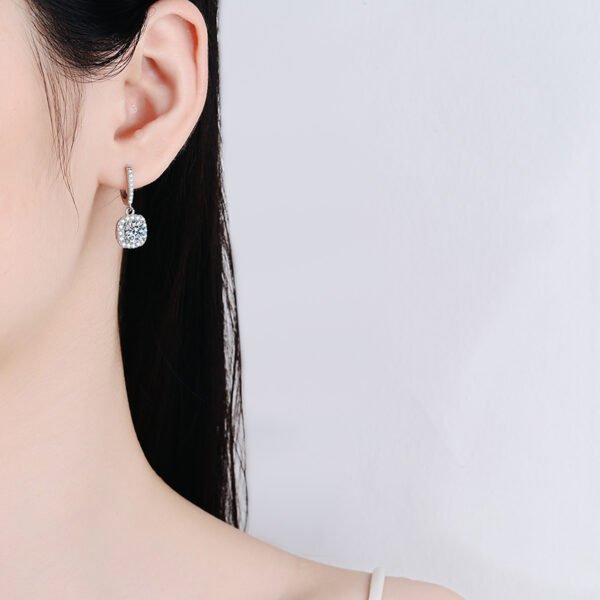 O1CN01xXt8F32Br8Ak1kFBv_!!2212409298391-0-cib Sgarit Fashion Jewelry S925 Sterling Silver Gold Plated Cushion Cut 2Ct Moissanite Earrings Jewellery