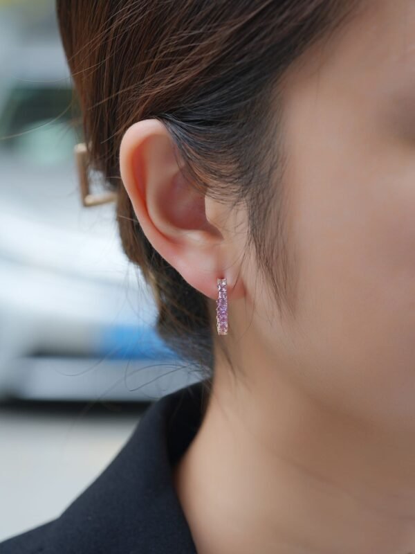 微信图片_20241118114604 Sgarit Fine Jewelry 18K Gold 2.5Mm Natural Color Sapphire Gemstone Earrings Jewellery