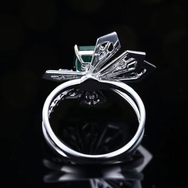 Sgarit Fine Jewelry Manufacturer 18K White Gold Emerald Cut Zambia 0.89Ct Natural Gemstone Green Emerald Ring Jewellery