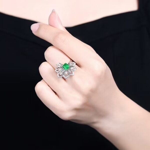 Sgarit Fine Jewelry Manufacturer 18K White Gold Emerald Cut Zambia 0.89Ct Natural Gemstone Green Emerald Ring Jewellery