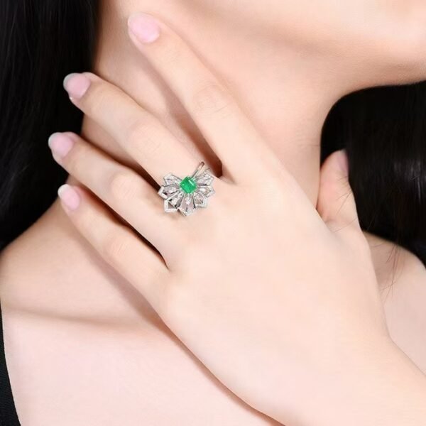Sgarit Fine Jewelry Manufacturer 18K White Gold Emerald Cut Zambia 0.89Ct Natural Gemstone Green Emerald Ring Jewellery