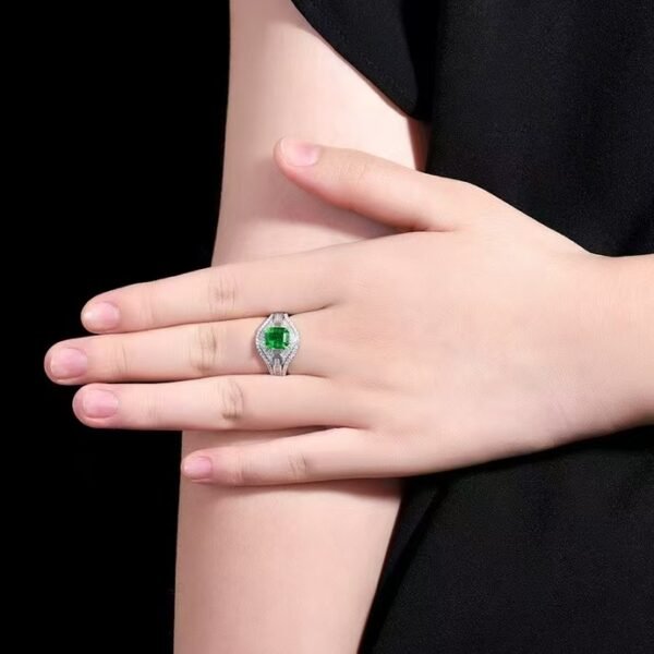 微信图片_20241123093601 Sgarit Fine Jewelry Manufacturer 18K White Gold Emerald Cut Zambia 1.66Ct Natural Gemstone Walton Green Emerald Ring Jewellery