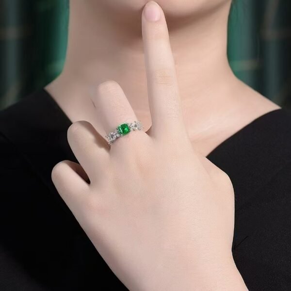 微信图片_202411230936352 Sgarit Fine Jewelry Manufacturer 18K White Gold Emerald Cut Vvg 1.15Ct Natural Gemstone Green Emerald Ring Jewellery