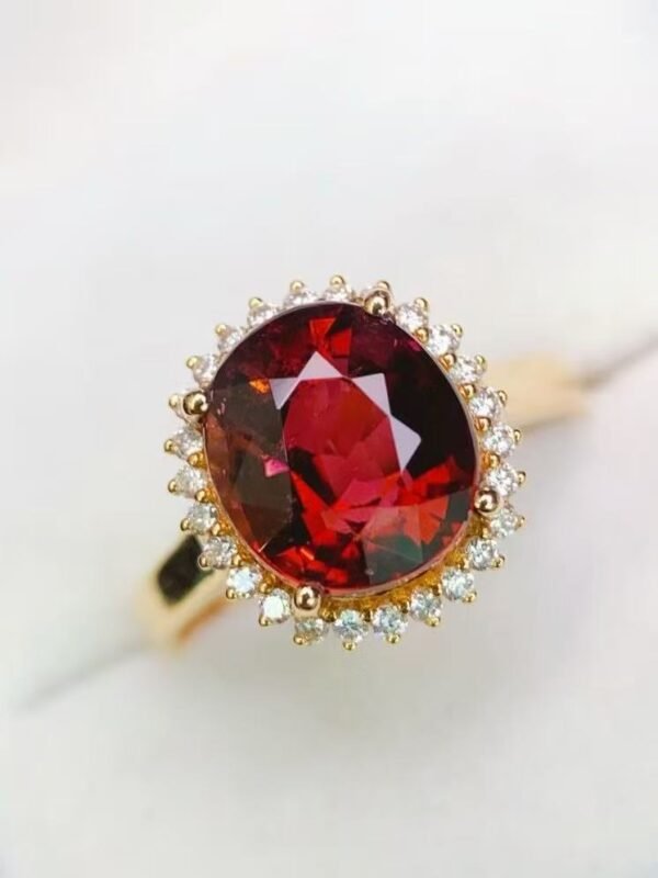 微信图片_20250428103445 SGRAIT Luxury 18k Gold Diamond Jewellery Oval Cut 4.45ct Garnet Ring with 26p 0.23ct Diamonds Jewelry