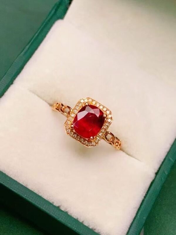 微信图片_20250428113719 SGRAIT Luxury 18k Gold Diamond Jewellery Oval Cut 1.45ct Garnet Ring with 31p 0.093ct Diamonds Jewelry for Women