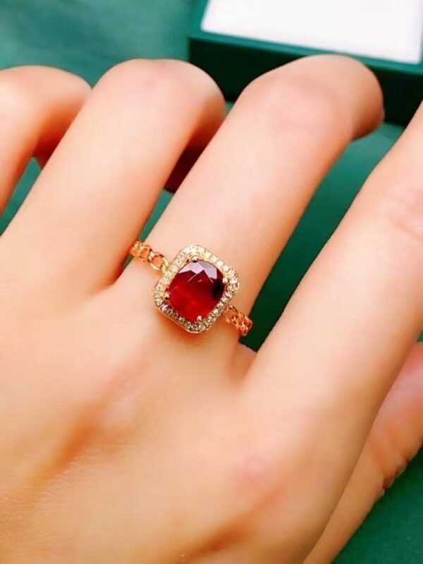 微信图片_20250428113725 SGRAIT Luxury 18k Gold Diamond Jewellery Oval Cut 1.45ct Garnet Ring with 31p 0.093ct Diamonds Jewelry for Women