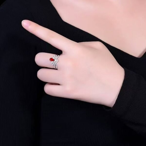 SGRAIT Luxury 18k Gold Jewellery 0.56ct Unheated Natural Pigeon Blood Red Ruby with Diamonds and Whlie Sapphire Jewelry Ring