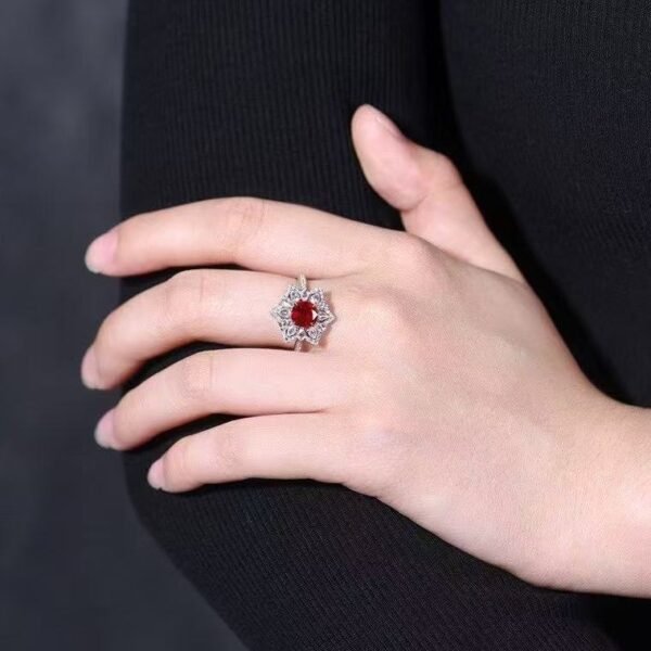 微信图片_20250428154153 SGRAIT PT950 Luxury 18k Gold Jewellery 0.93ct Unheated Natural Pigeon Blood Red Ruby with 70p 0.59ct Diamonds Jewelry Ring
