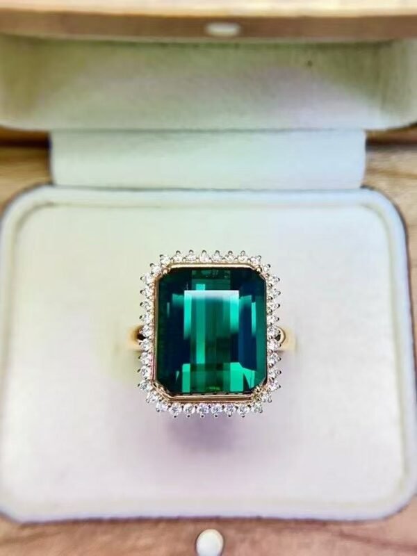 微信图片_20250429101538 SGRAIT Luxury 18k Gold Diamond Jewellery Emerald Cut 8.75ct Green Garnet with 38p 0.38ct Diamonds Jewelry Ring