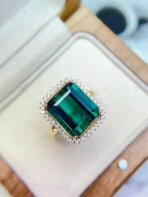 微信图片_20250429101545 SGRAIT Luxury 18k Gold Diamond Jewellery Emerald Cut 8.75ct Green Garnet with 38p 0.38ct Diamonds Jewelry Ring
