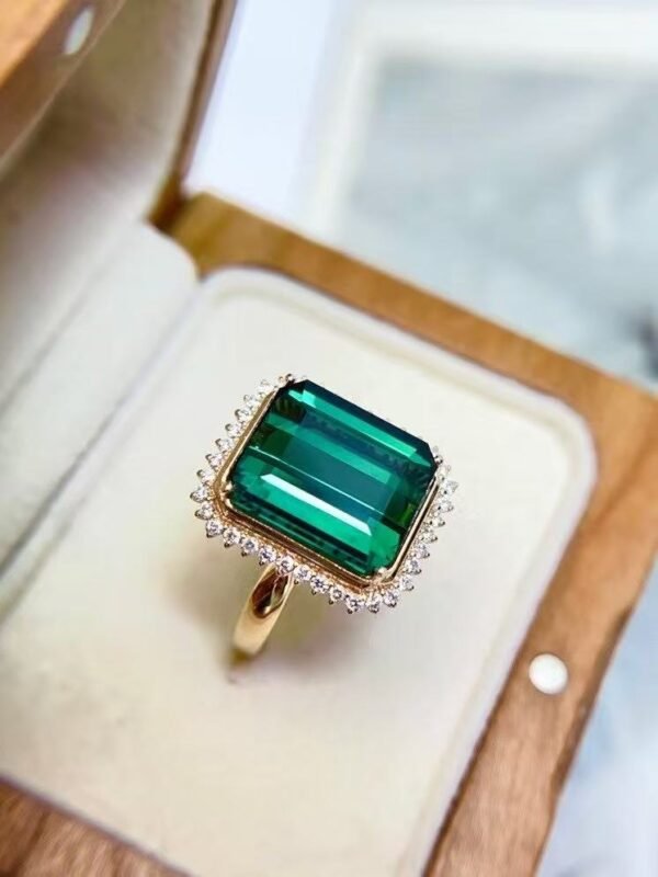 微信图片_20250429101550 SGRAIT Luxury 18k Gold Diamond Jewellery Emerald Cut 8.75ct Green Garnet with 38p 0.38ct Diamonds Jewelry Ring