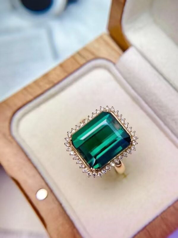 微信图片_20250429101553 SGRAIT Luxury 18k Gold Diamond Jewellery Emerald Cut 8.75ct Green Garnet with 38p 0.38ct Diamonds Jewelry Ring