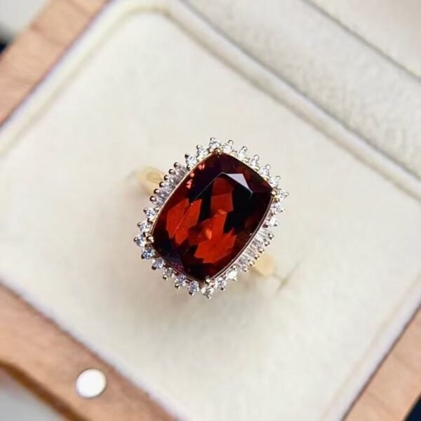 微信图片_20250429104212 SGRAIT Luxury 18k Gold Diamond Jewellery 5.55ct Cushion Cut Garnet with 32p 0.92ct Diamonds Jewelry Ring