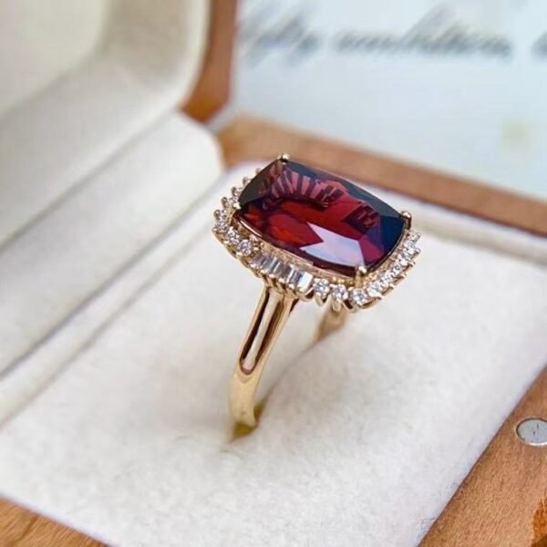 微信图片_20250429104219 SGRAIT Luxury 18k Gold Diamond Jewellery 5.55ct Cushion Cut Garnet with 32p 0.92ct Diamonds Jewelry Ring