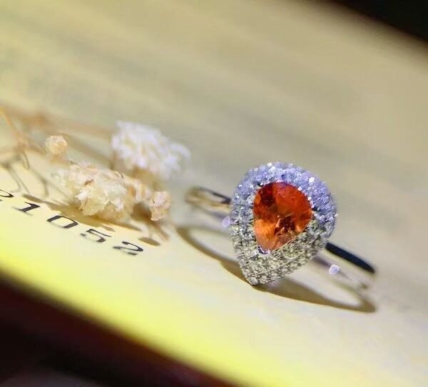 微信图片_20250430105607 SGRAIT Luxury 18k While Gold Jewellery 0.7ct Pear Cut Orange Sapphire With 0.243ct Diamonds Jewelry Ring for Women