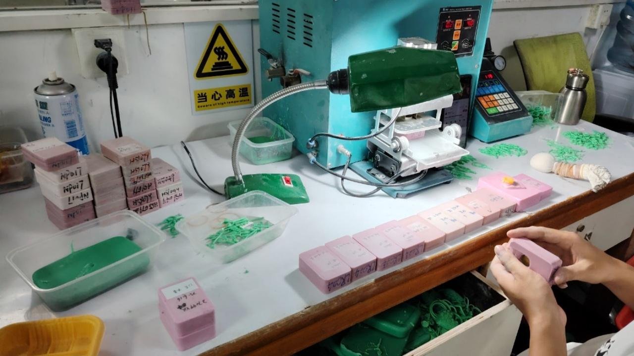 Wax injection in jewelry casting at SGARIT